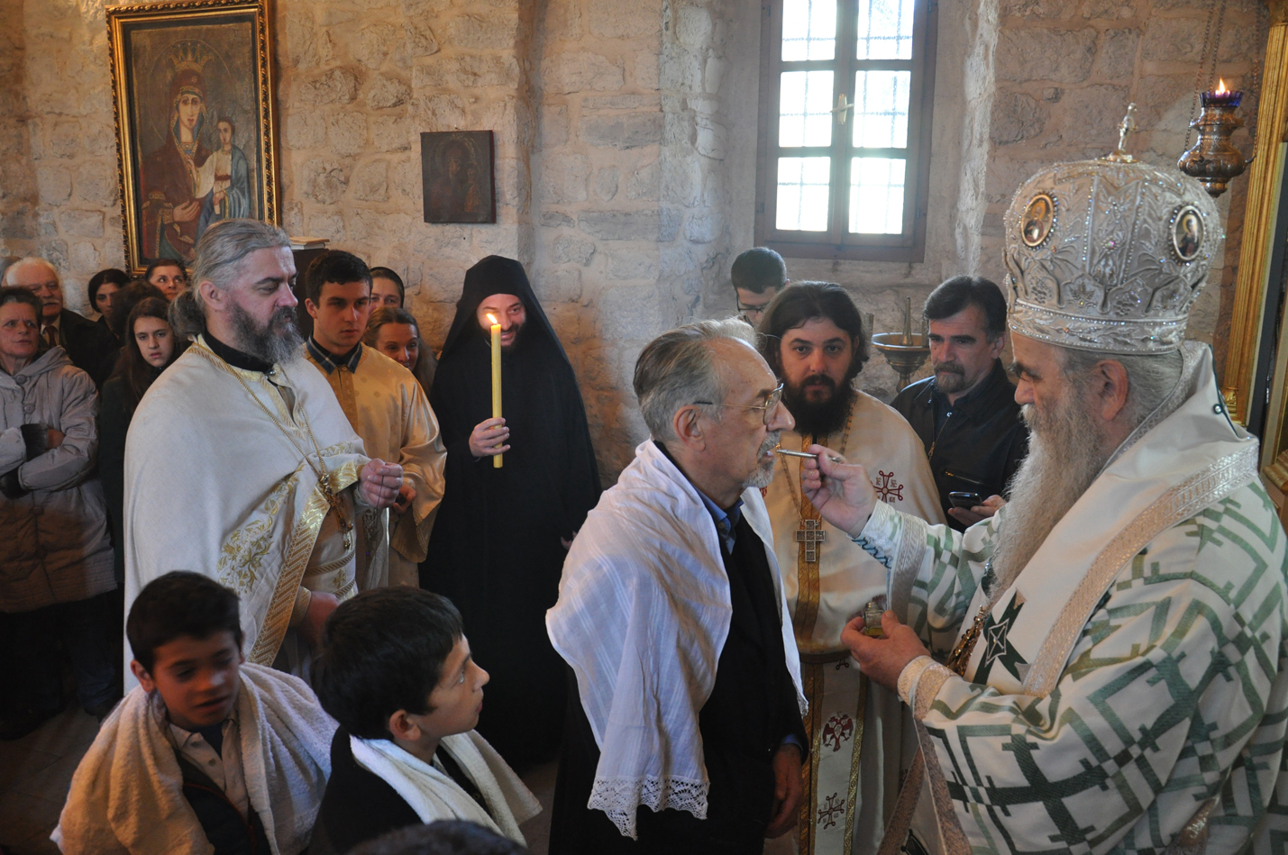 32. Sa krsstenja Mahmuta Bussatlije u dvorskoj crkvi na Cetinju