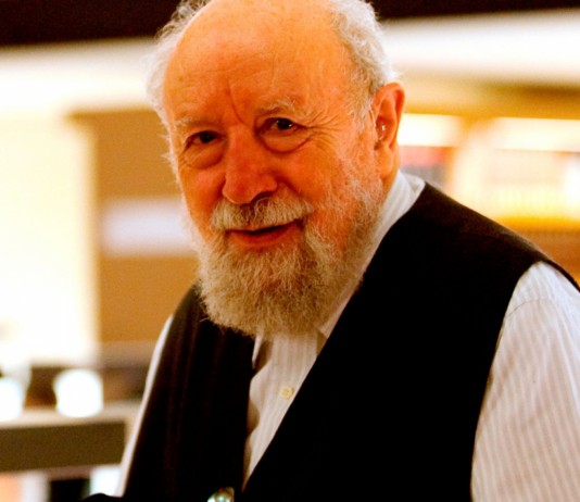 Preminuo pisac Mišel Bitor